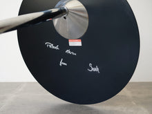 画像をギャラリービューアに読み込む, Kasper Salto(キャスパー・サルト)のハイテーブルLittle Friendの裏面に名前