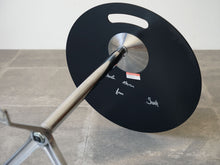 画像をギャラリービューアに読み込む, Kasper Salto(キャスパー・サルト)のハイテーブルLittle Friendの裏面