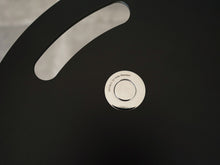 画像をギャラリービューアに読み込む, Kasper Salto(キャスパー・サルト)のハイテーブルLittle Friendの持ち手と高さ調節のボタン