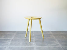 画像をギャラリービューアに読み込む, Eduard Ludwig(エドゥアルト・ルートヴィヒ)黄色いスツール