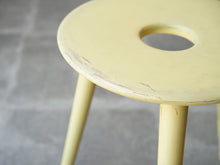 画像をギャラリービューアに読み込む, Eduard Ludwig(エドゥアルト・ルートヴィヒ)バウハウスデザインの黄色のスツール