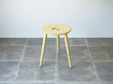画像をギャラリービューアに読み込む, Eduard Ludwig(エドゥアルト・ルートヴィヒ)バウハウスデザインの黄色のスツール
