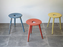 画像をギャラリービューアに読み込む, Eduard Ludwig(エドゥアルト・ルートヴィヒ)赤いスツール、青いスツール、黄色いスツール