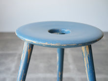 画像をギャラリービューアに読み込む, Eduard Ludwig(エドゥアルト・ルートヴィヒ)バウハウスデザインの青いスツールの座面