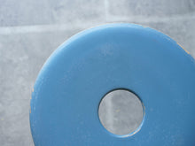 画像をギャラリービューアに読み込む, Eduard Ludwig(エドゥアルト・ルートヴィヒ)バウハウスデザインの青いスツール座面表面