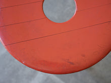 画像をギャラリービューアに読み込む, Eduard Ludwig(エドゥアルト・ルートヴィヒ)赤いスツールの座面