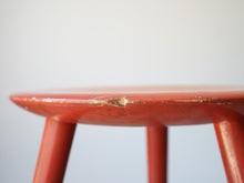 画像をギャラリービューアに読み込む, Eduard Ludwig(エドゥアルト・ルートヴィヒ)赤いスツールの座面淵の傷凹み