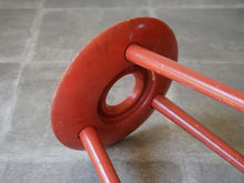 画像をギャラリービューアに読み込む, Eduard Ludwig(エドゥアルト・ルートヴィヒ)赤いスツールの裏面