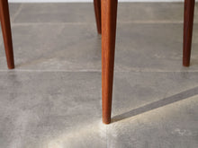 画像をギャラリービューアに読み込む, Niels O. Møller(ニールス・モラー)のダイニングチェア71の脚先