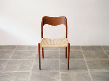 画像をギャラリービューアに読み込む, Niels O. Møller(ニールスO.モラー)モデル71ダイニングチェアの正面上から