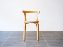 画像をギャラリービューアに読み込む, アルヴァ・アアルトの椅子全体図正面から