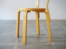 画像をギャラリービューアに読み込む, アルヴァ・アアルトの椅子脚全体