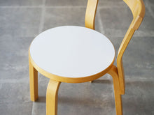 画像をギャラリービューアに読み込む, アルヴァ・アアルトの椅子座面左上から