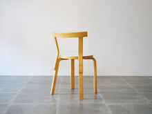 画像をギャラリービューアに読み込む, アルヴァ・アアルトの椅子全体図後ろから