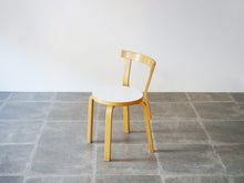 画像をギャラリービューアに読み込む, アルヴァ・アアルトの椅子全体図左上から