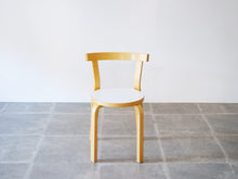 画像をギャラリービューアに読み込む, アルヴァ・アアルトの椅子v全体図正面上から