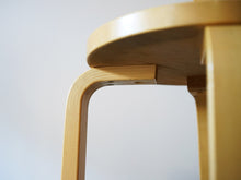 画像をギャラリービューアに読み込む, アルヴァ・アアルトの椅子の脚接続部
