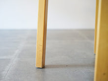 画像をギャラリービューアに読み込む, アルヴァ・アアルトの椅子全脚アップ