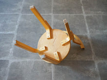 画像をギャラリービューアに読み込む, アルヴァ・アアルトの椅子座面裏