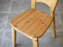 画像をギャラリービューアに読み込む, 北欧のダイニングチェアのパイン無垢材が優しい座面