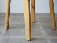 画像をギャラリービューアに読み込む, 北欧のダイニングチェアの脚先