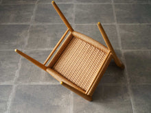 画像をギャラリービューアに読み込む, Niels O. Møller(JLモラー)モデル75チェアの裏面