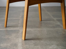 画像をギャラリービューアに読み込む, Børge Mogensen(ボーエ・モーエンセン)Model155チェアの足先