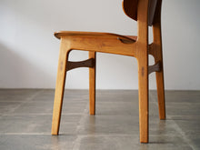 画像をギャラリービューアに読み込む, Børge Mogensen(ボーエ・モーエンセン)Model155チェアの足の側面