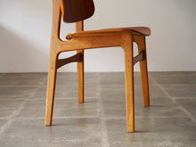 画像をギャラリービューアに読み込む, Børge Mogensen(ボーエ・モーエンセン)Model155チェアの脚側面