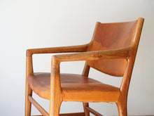 画像をギャラリービューアに読み込む, Hans J. Wegner(ハンスJウェグナー)のJH507 ヨハネスハンセン製ヴィンテージチェアの肘掛け