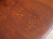 画像をギャラリービューアに読み込む, Hans J. Wegner(ハンスJウェグナー)のJH507 ヨハネスハンセン製ヴィンテージチェアの座面の破れ部分