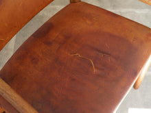 画像をギャラリービューアに読み込む, Hans J. Wegner(ハンスJウェグナー)のJH507 ヨハネスハンセン製ヴィンテージチェアのレザーの座面