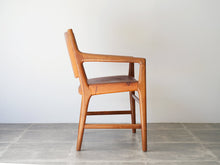 画像をギャラリービューアに読み込む, Hans J. Wegner(ハンスJウェグナー)のJH507 ヨハネスハンセン製ヴィンテージチェアの真横