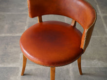 画像をギャラリービューアに読み込む, デンマークデザインのレザーのチェアの座面