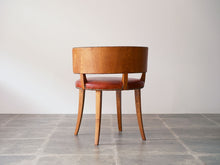 画像をギャラリービューアに読み込む, デンマークデザインのレザーのチェア背面