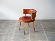 画像をギャラリービューアに読み込む, デンマークデザインのレザーのチェア
