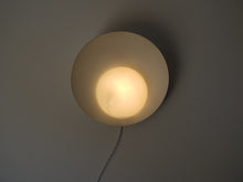 画像をギャラリービューアに読み込む, Vilhelm Lauritzen(ヴィルヘルム・ラウリッツェン)Kastrup Airportウォールランプの点灯イメージ