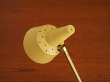 画像をギャラリービューアに読み込む, デンマークデザインの黄色いテーブルランプのシェード