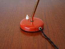 画像をギャラリービューアに読み込む, デンマークデザインのヴィンテージテーブルランプの赤い台座j