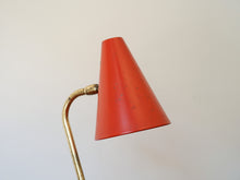 画像をギャラリービューアに読み込む, デンマークデザインの赤いシェードのヴィンテージテーブルランプ