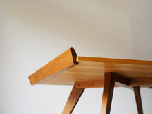 画像をギャラリービューアに読み込む, ジョージナカシマのコーヒーテーブルの反り上がった淵