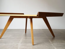 画像をギャラリービューアに読み込む, ジョージナカシマのコーヒーテーブルの開いた脚