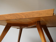 画像をギャラリービューアに読み込む, ジョージナカシマのコーヒーテーブルのテーブル側面と裏面