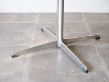 画像をギャラリービューアに読み込む, Arne Jacobsen Square table