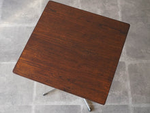 画像をギャラリービューアに読み込む, Arne Jacobsen Square table