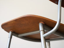 画像をギャラリービューアに読み込む, Børge Mogensen(ボーエ・モーエンセン)のModel 201 Chairの座面裏側とフレーム