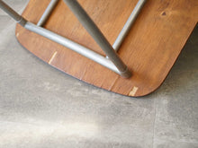 画像をギャラリービューアに読み込む, Børge Mogensen(ボーエ・モーエンセン)のModel 201 Chairの裏面 合板に剥がれ