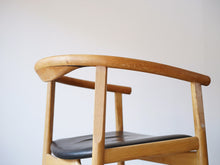 画像をギャラリービューアに読み込む, Hans J. Wegner(ハンスJウェグナー)PP203 PPファニチャー製 ヨハネスハンセン アームチェアの背面