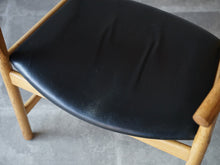 画像をギャラリービューアに読み込む, Hans J. Wegner(ハンスJウェグナー)PP203 PPファニチャー製 ヨハネスハンセン アームチェアの黒革の座面