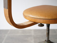 画像をギャラリービューアに読み込む, Fritz Hansen Jørgen Rasmussen フリッツハンセン社ビンテージチェアの背もたれを長くした様子